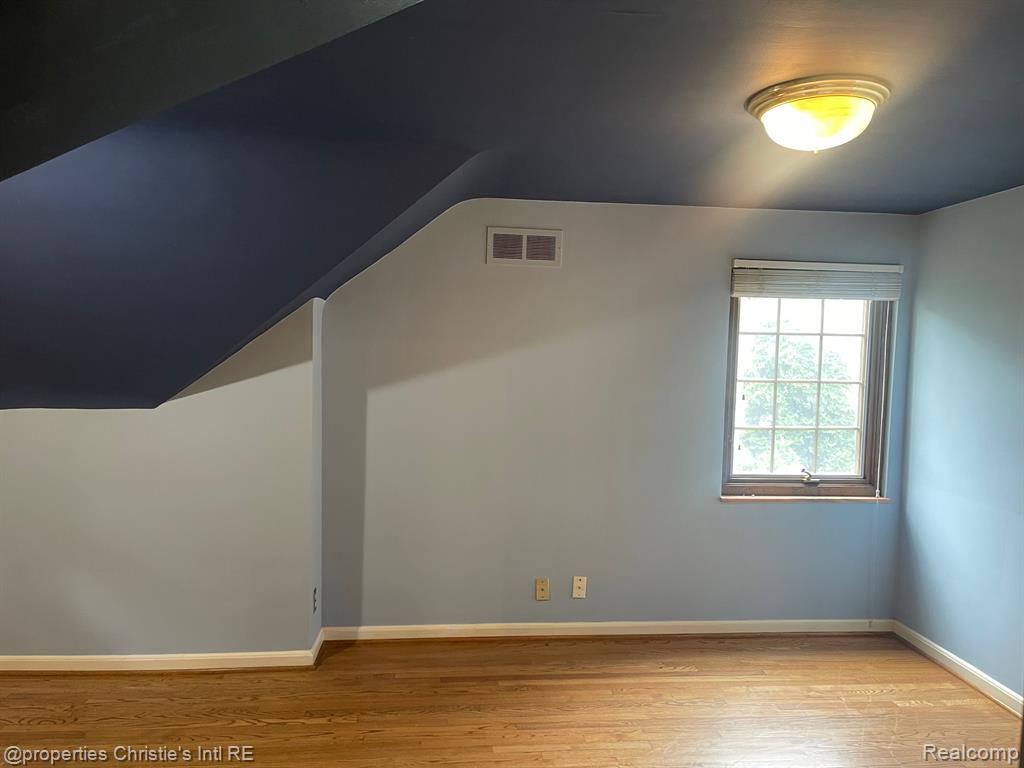 532 SAINT CLAIR Street, Grosse Pointe, MI 48230 — Photo 28