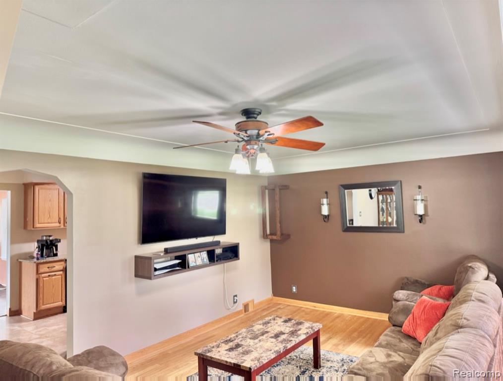 4550 Maeder Street, Shelby Twp, MI 48316 — Photo 14