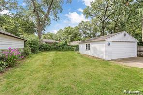 8511 YALE Street, Oak Park, MI 48237 — Photo 9