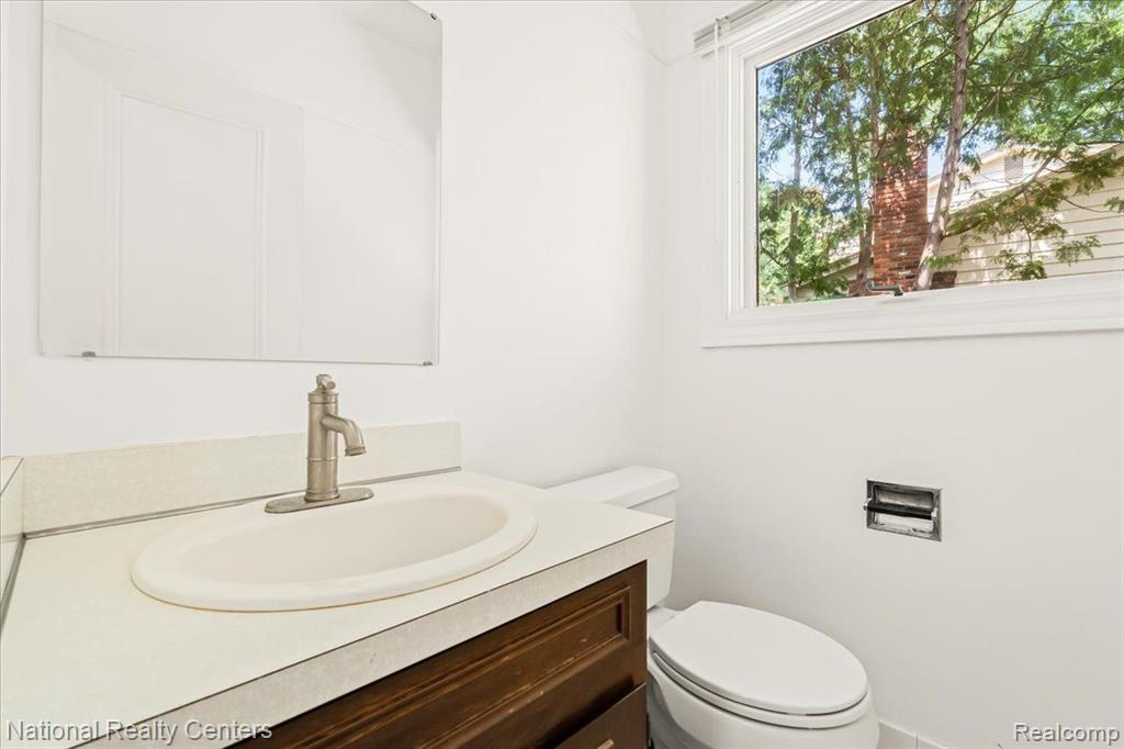4258 WESTOVER Drive, West Bloomfield, MI 48323 — Photo 33