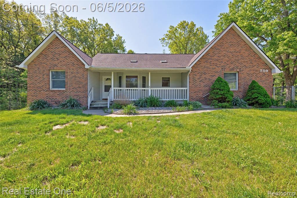 709 Bald Eagle Lake Road, Ortonville, MI 48462