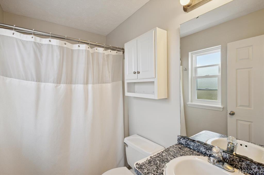 826 CRICKET Crossing, Pinckney, MI 48169 — Photo 18