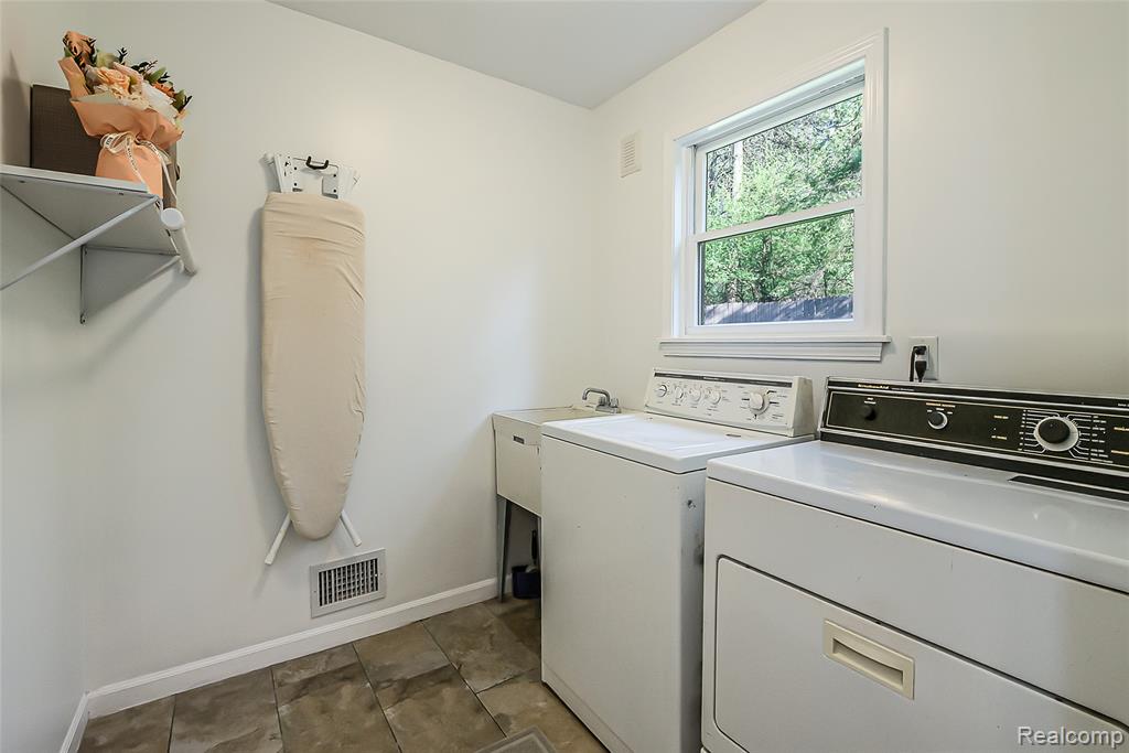 2694 WAYSIDE Drive, Ann Arbor, MI 48103 — Photo 41