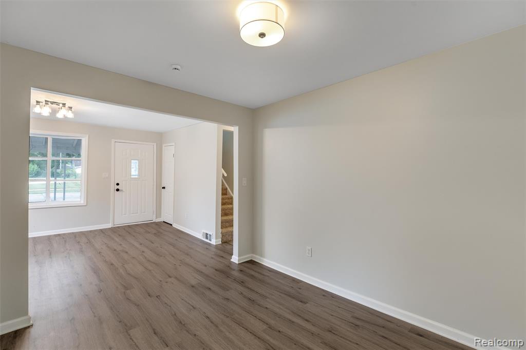 5850 Deering Street, Garden City, MI — Photo 9