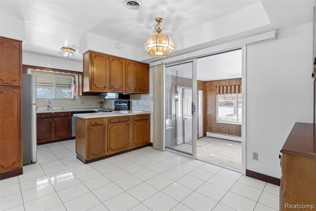 7476 Torrey Road, Swartz Creek, MI 48473 — Photo 9