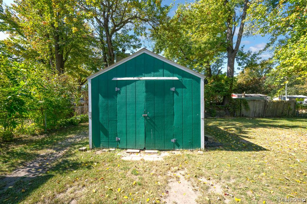 957 Miller Road N, Lake Orion, MI 48362 — Photo 37