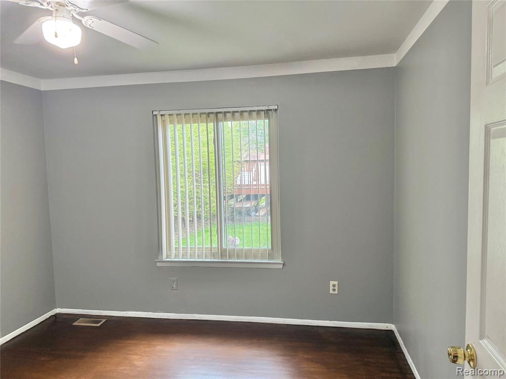 27334 Perry Street, Roseville, MI 48066 — Photo 10