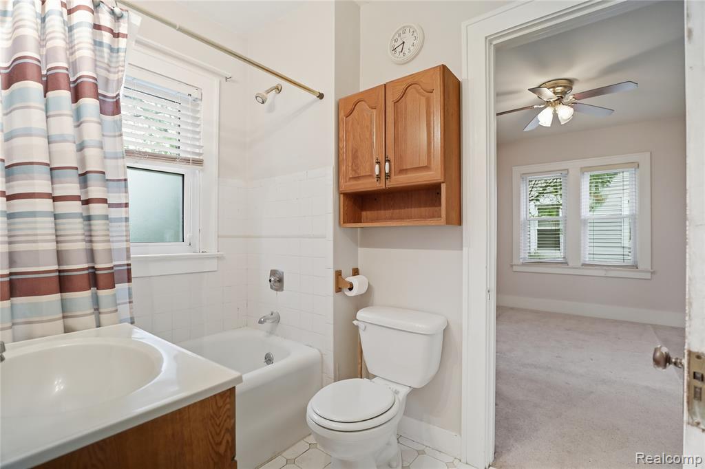 3317 Cheyenne Avenue, Burton, MI 48529 — Photo 15