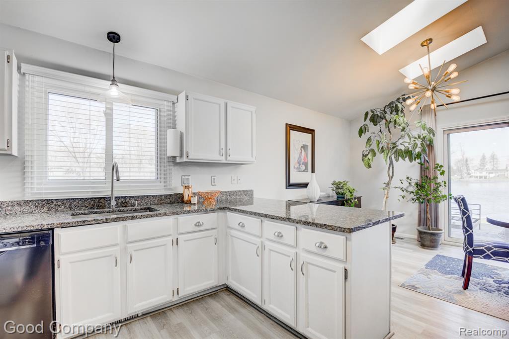 9526 Montgold Avenue, White Lake, MI — Photo 14