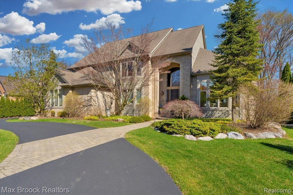 6462 W OAKS Drive, West Bloomfield, MI 48324 — Photo 2