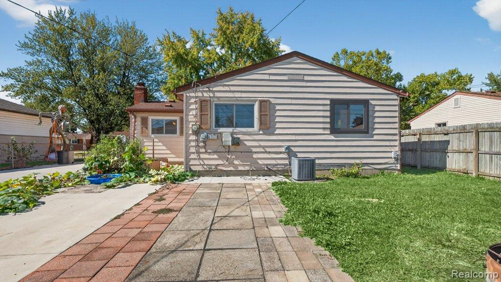 9405 Chamberlain Street, Romulus, MI 48174 — Photo 46