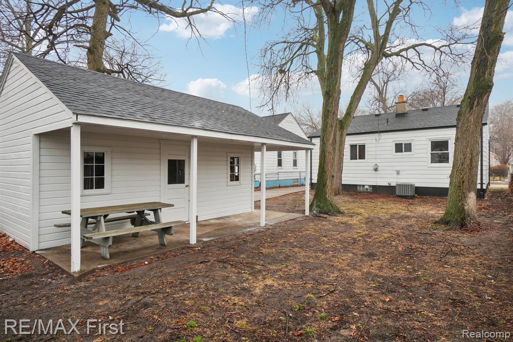 23818 Tawas Avenue, Hazel Park, MI 48030 — Photo 22