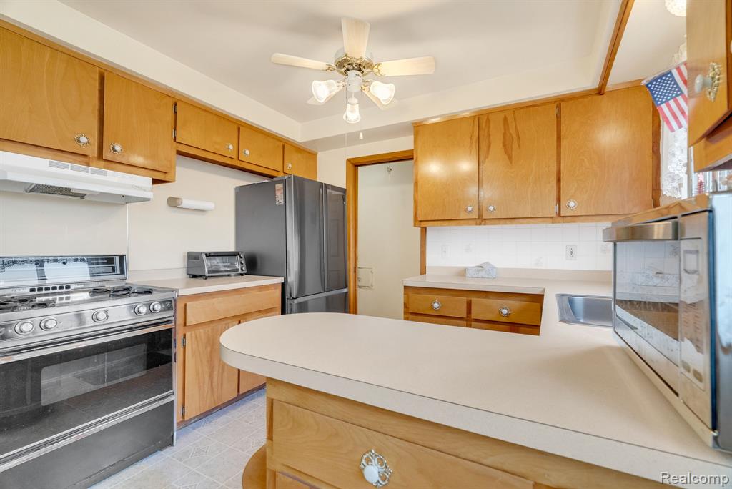 8331 Stanley Drive, Warren, MI 48093 — Photo 11