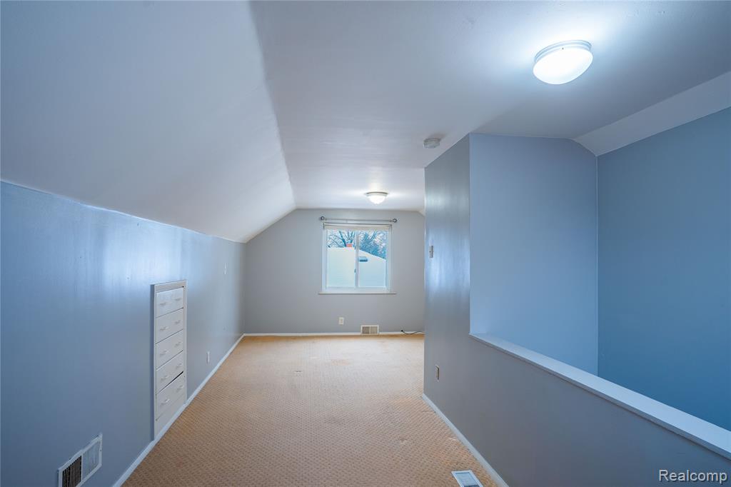 8467 Riverview Street, Dearborn Heights, MI 48127 — Photo 18