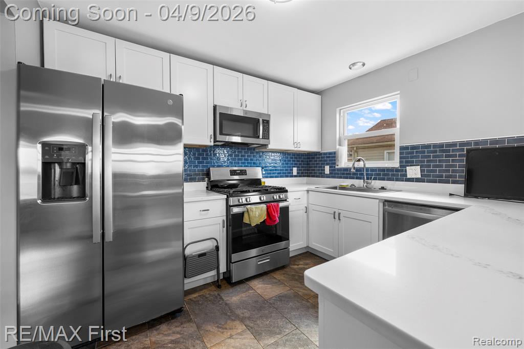 23036 COUZENS Avenue, Hazel Park, MI 48030 — Photo 8