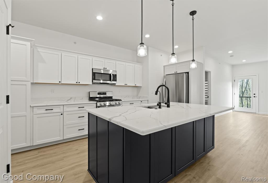 602 Pointe Drive, Walled Lake, MI 48390 — Photo 8