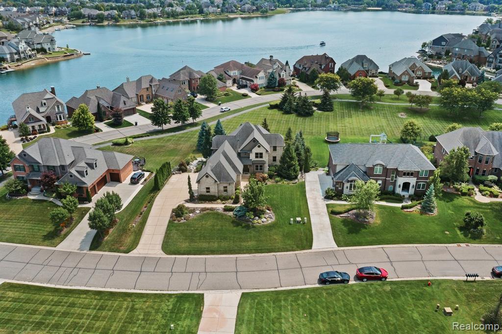 10511 Stoney Point Drive, South Lyon, MI 48178 — Photo 2