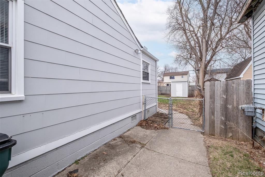 957 E Meyers Avenue, Hazel Park, MI 48030 — Photo 18