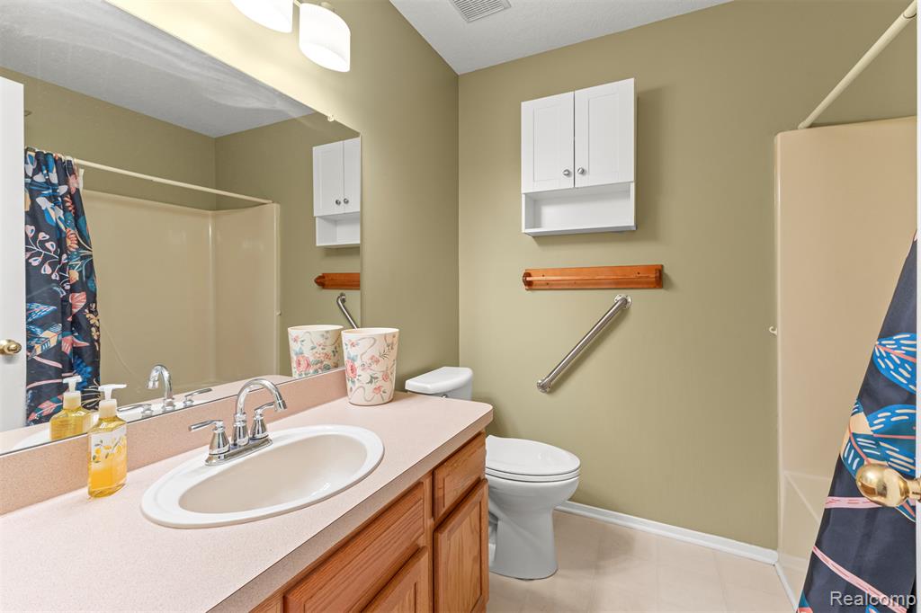 6546 Quail Run Circle, Westland, MI — Photo 21
