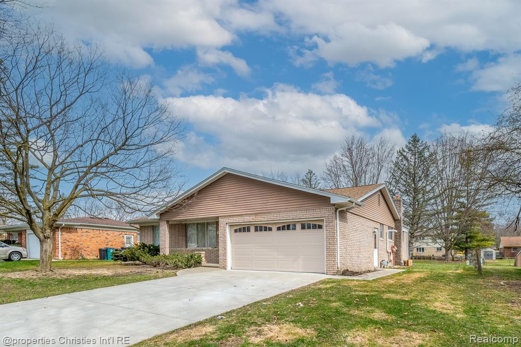 4684 CHAPEL Drive, Troy, MI 48085 — Photo 19