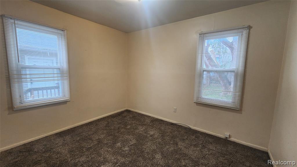 585 E Harwood Avenue, Madison Heights, MI 48071 — Photo 8