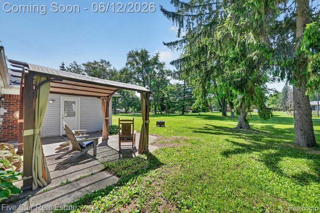 82 E Hurst Drive, Troy, MI 48085 — Photo 37