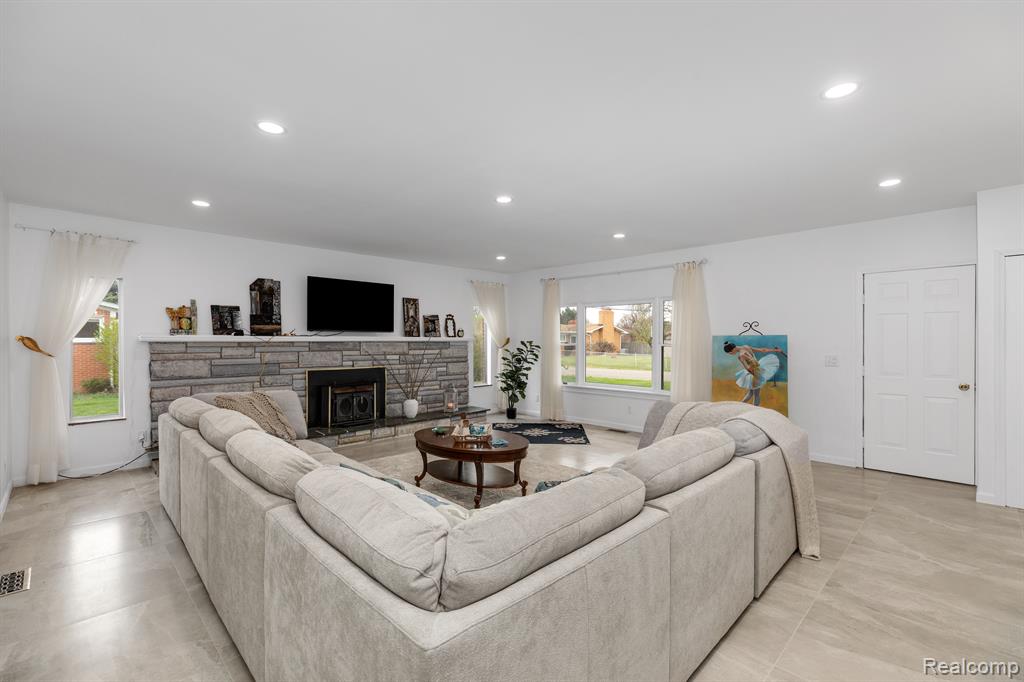 8527 METROPOLITAN Parkway, Sterling Heights, MI 48312 — Photo 15
