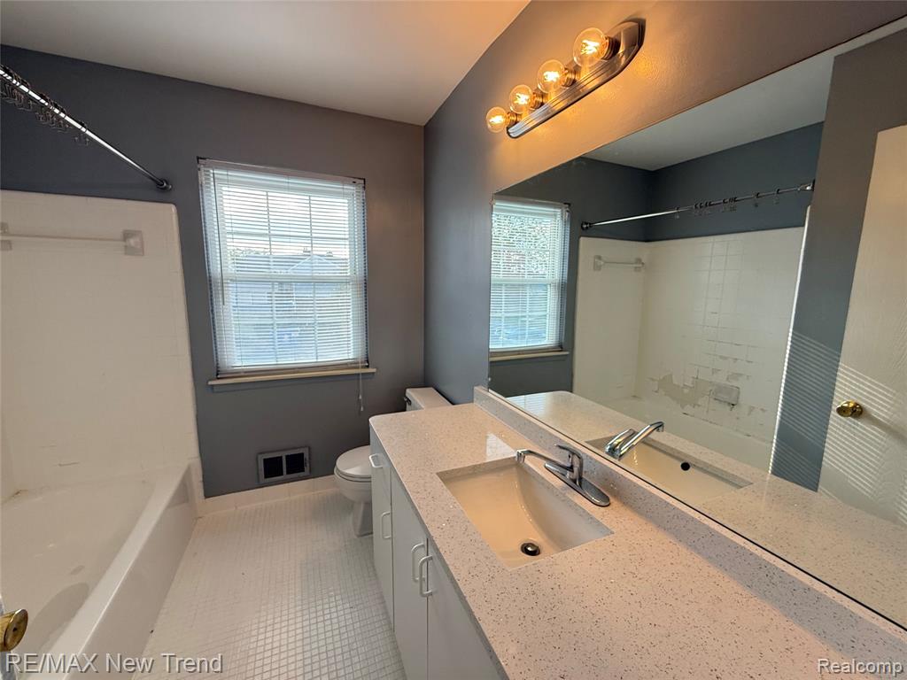 42101 ROSCOMMON Street, Northville, MI 48167 — Photo 16