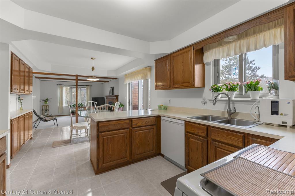 6970 FOREST PARK, Troy, MI 48098 — Photo 9