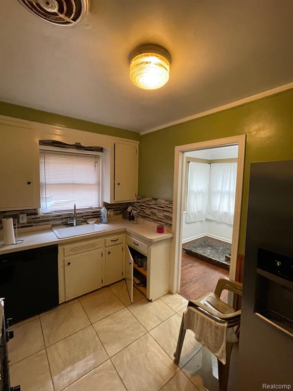 8655 RIVERDALE Street, Dearborn Heights, MI 48127 — Photo 4