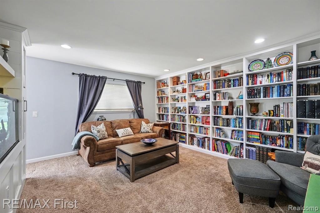20400 Robinway Drive, Macomb, MI 48036 — Photo 17
