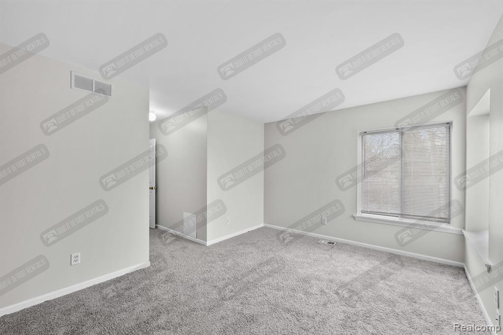 2249 S Commerce Road, Wolverine Lake, MI, 48390