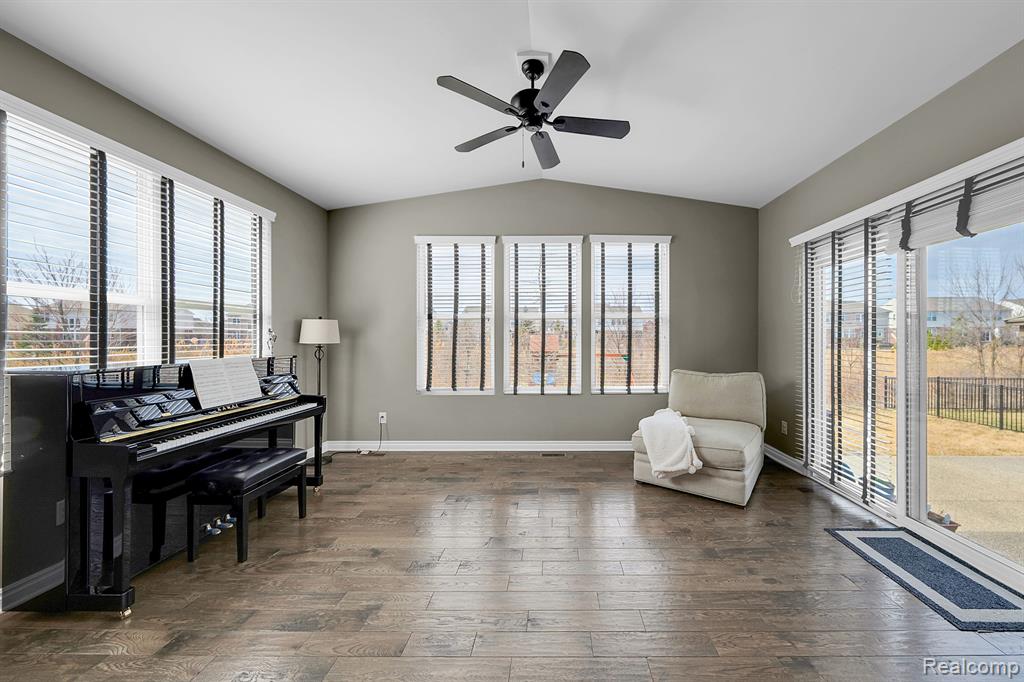 49473 CRANBROOK Drive, Macomb, MI 48044 — Photo 18