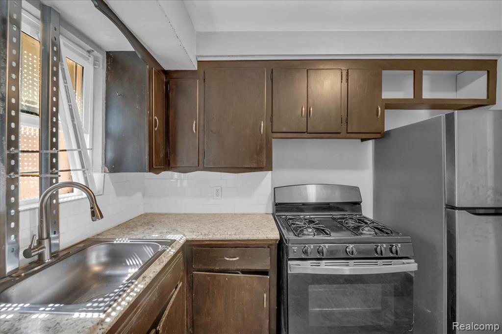 9935 Pierson St, Detroit, MI 48228 — Photo 2