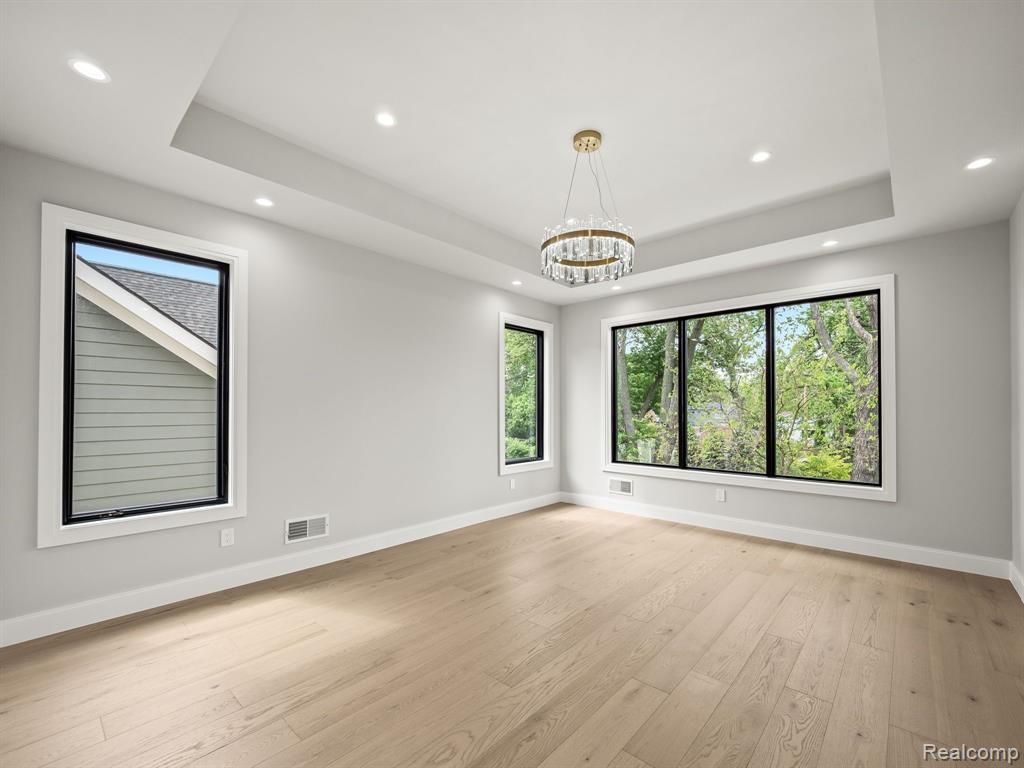 706 W HOUSTONIA Avenue, Royal Oak, MI 48073 — Photo 17