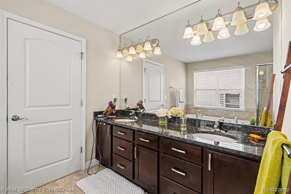 4846 E Stonegate Circle, Lake Orion, MI — Photo 18