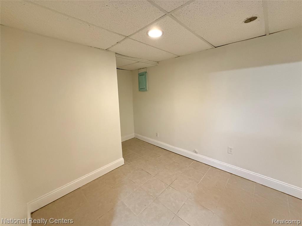 8981 Shannon Drive, Sterling Heights, MI 48314 — Photo 18