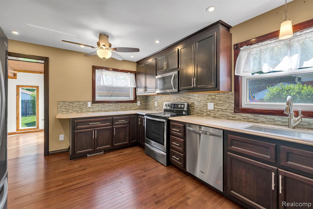 26637 Clairview Drive, Dearborn Heights, MI 48127 — Photo 17