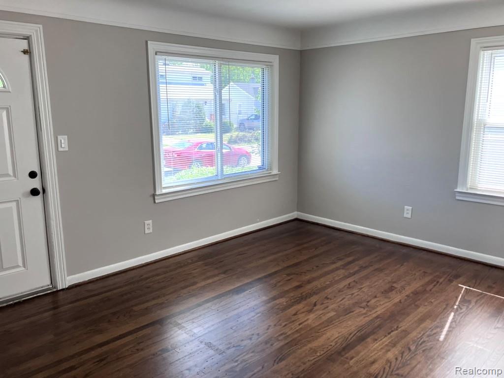 959 E SHEVLIN Avenue, Hazel Park, MI 48030 — Photo 5