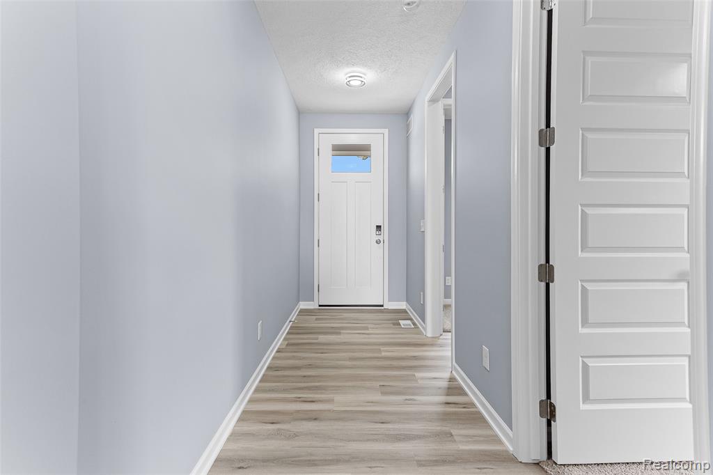 711 W Windward Way, Perry, MI 48872 — Photo 6