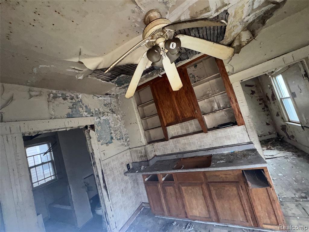 6463 Crane Street, Detroit, MI 48213 — Photo 17