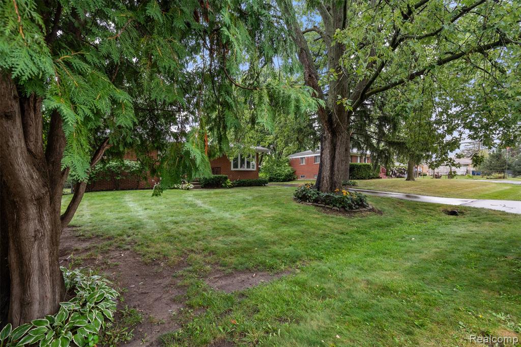 920 Elira Road, Waterford, MI 48328 — Photo 28