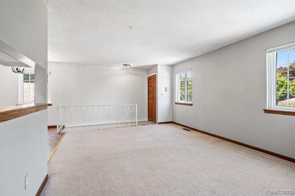 38347 CAROLON Boulevard, Westland, MI — Photo 6