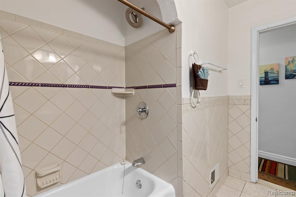 7042 THATCHER Street, Detroit, MI 48221 — Photo 12