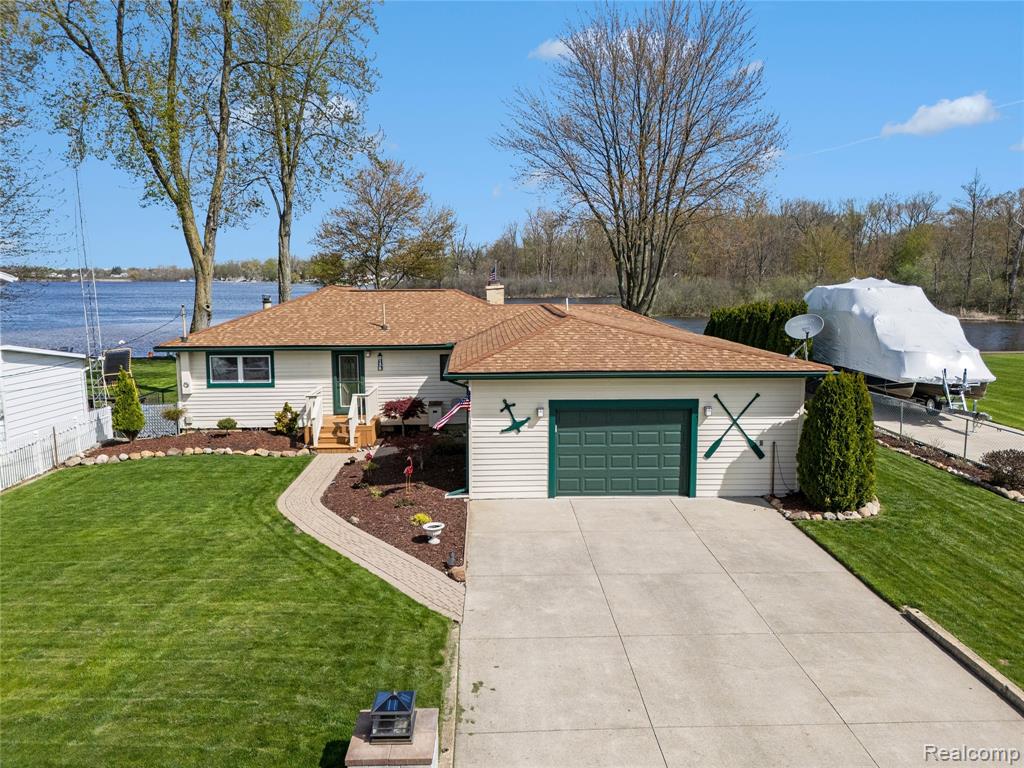 3138 Ponemah Drive, Fenton, MI 48430 — front exterior