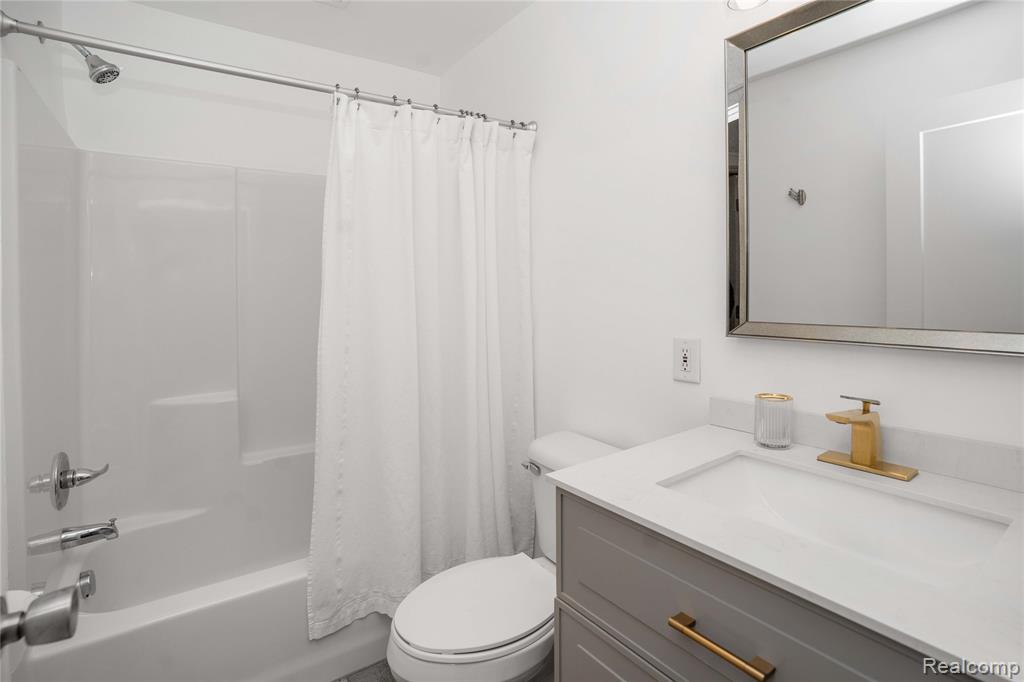 620 S Briarvale Drive, Auburn Hills, MI 48326 — Photo 20
