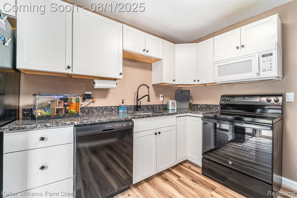 4135 Fenmore Avenue, Waterford, MI 48328 — Photo 10