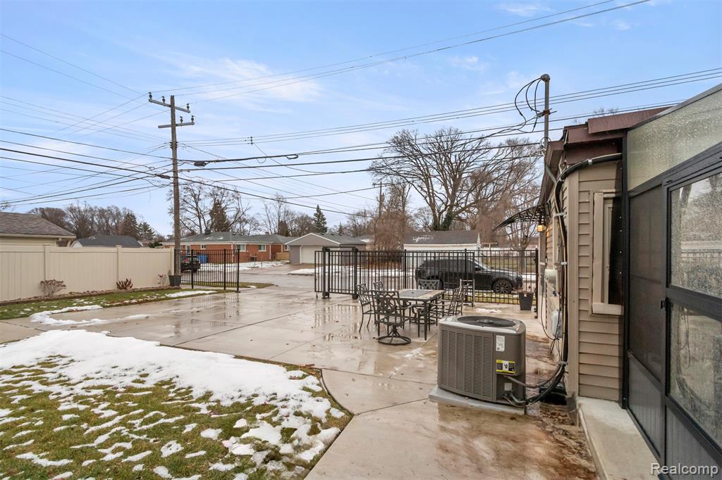 4221 Campbell Street, Dearborn Heights, MI 48125 — Photo 34