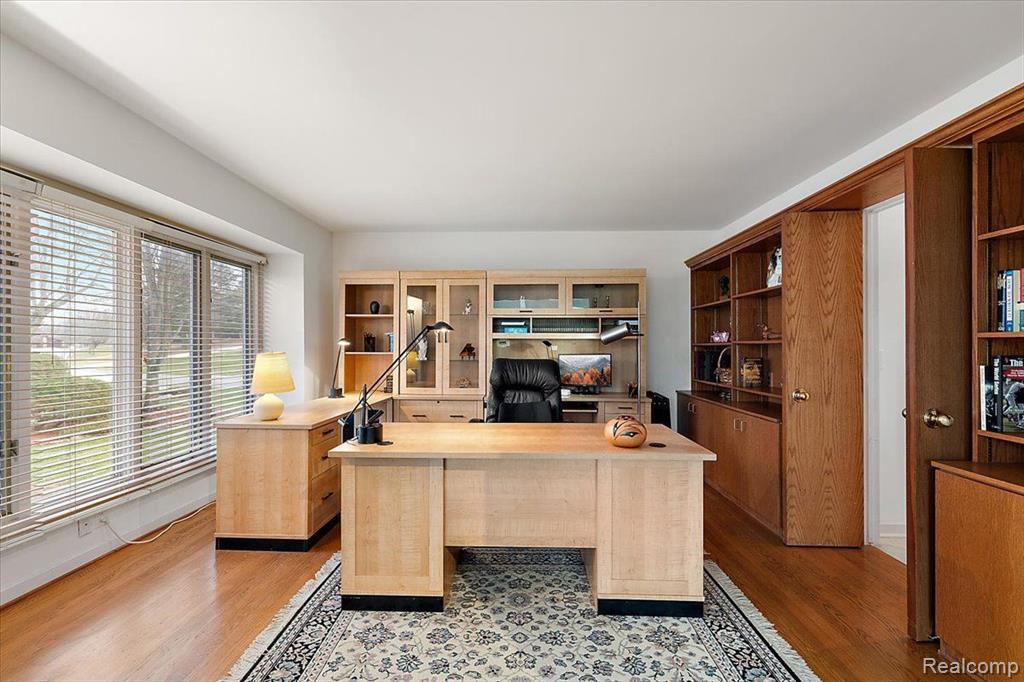 5385 POND BLUFF Drive, West Bloomfield, MI 48323 — Photo 28