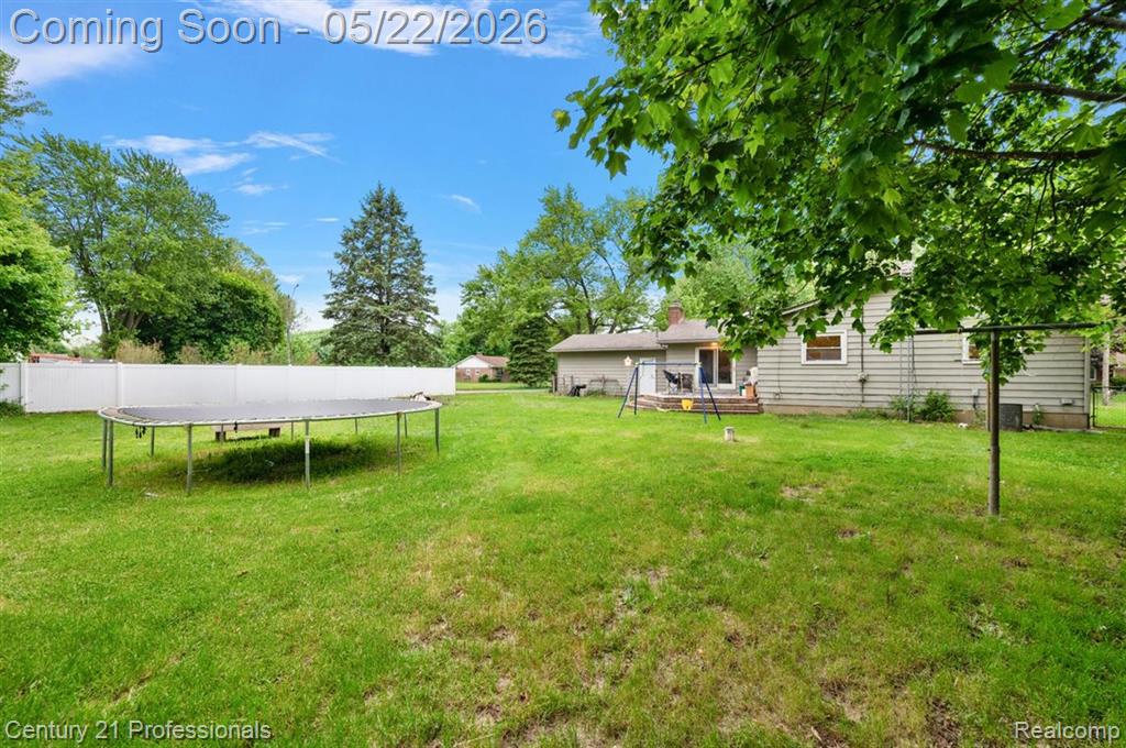 4255 Whispering Oak Drive, Flint, MI 48507 — Photo 12